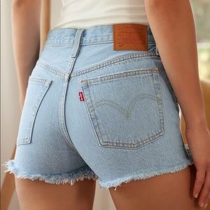 Levi’s Wedgie Fit Shorts - Light blue wash